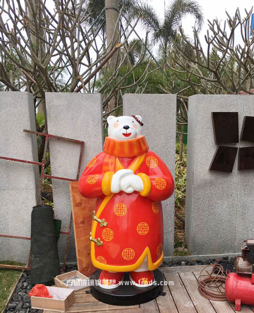玻璃钢卡通拜年熊雕塑