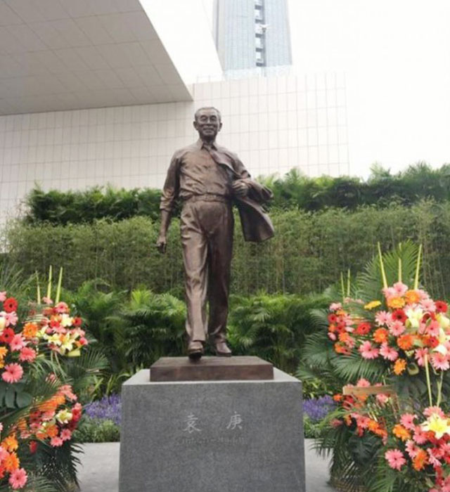 袁庚雕塑南山揭幕传递“向前走，莫回头”的时代精神