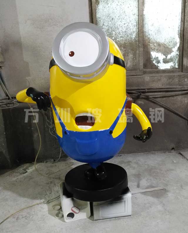 玻璃钢小黄人雕塑