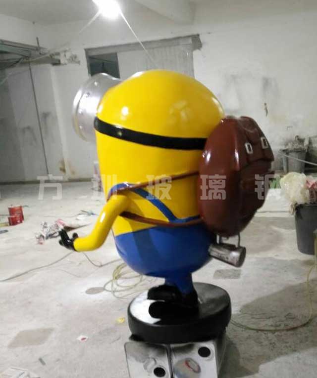 玻璃钢小黄人雕塑