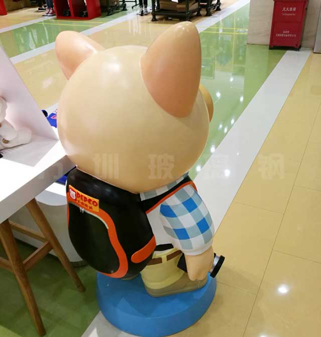 玻璃钢卡通雕塑小猪