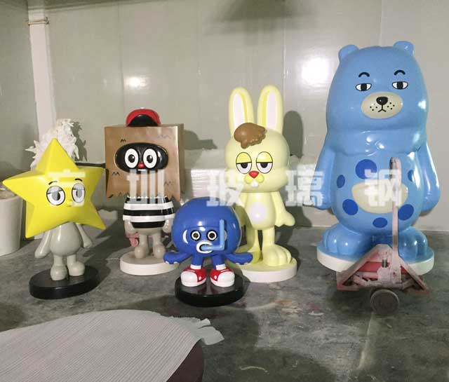 玻璃钢美陈雕塑公仔