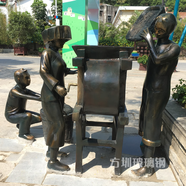 仿铜乡愁玻璃钢人物雕塑
