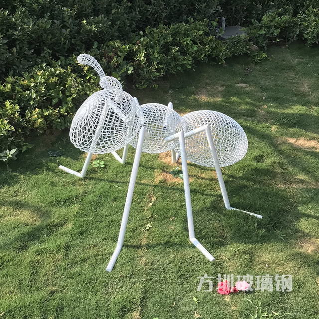 镂空焊接蚂蚁雕塑