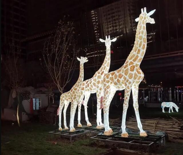 玻璃钢发光雕塑，夜游与美景的交融