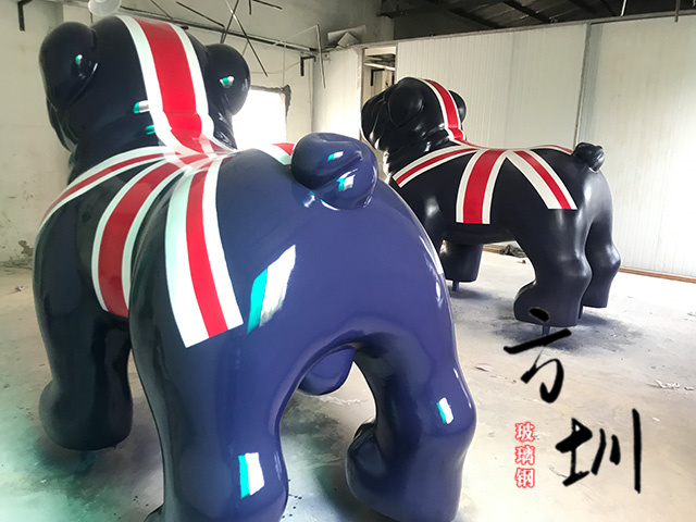 广东东莞玻璃钢卡通斗牛犬雕塑
