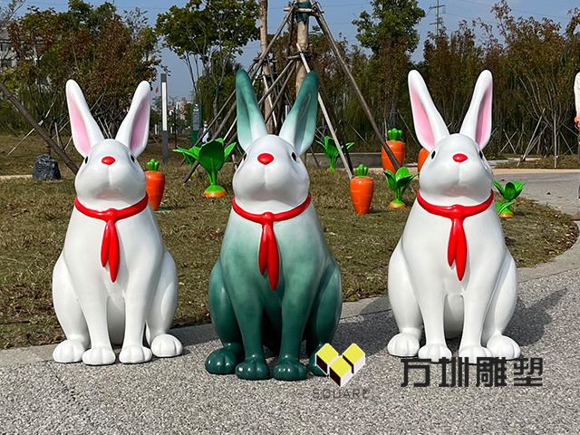 小区公园玻璃钢仿真兔子动物雕塑