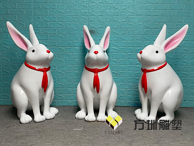 商场小区玻璃钢兔子组合雕塑