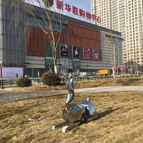 新华联不锈钢鹿雕塑