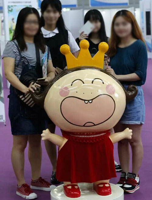 玻璃钢卡通小女孩雕塑